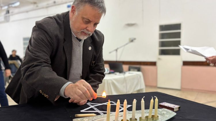 El Vicegobernador participó del acto por el 31° aniversario del atentado a la AMIA
