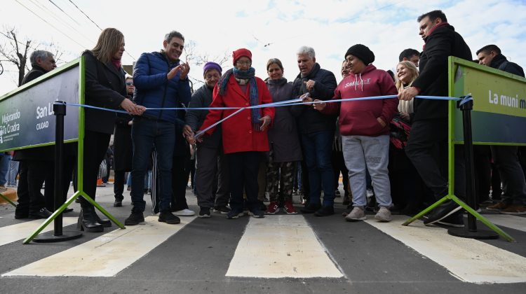 El Gobernador celebró junto a los vecinos las mejoras en el barrio Sargento Cabral