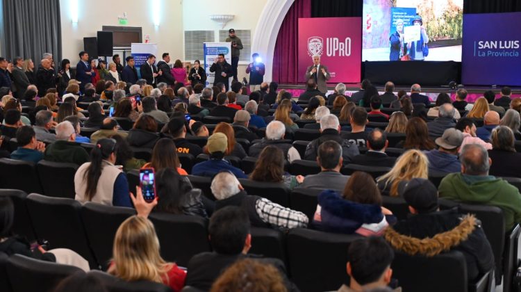 Poggi participó del encuentro de formación dirigencial para fortalecer la gestión institucional