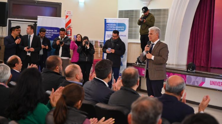 Poggi participó del encuentro de formación dirigencial para fortalecer la gestión institucional
