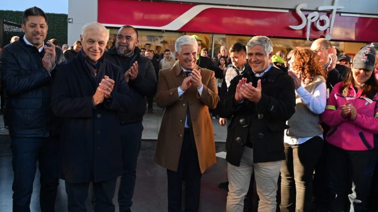 Reabrieron una estación de servicio en la que trabajarán beneficiarios de planes sociales