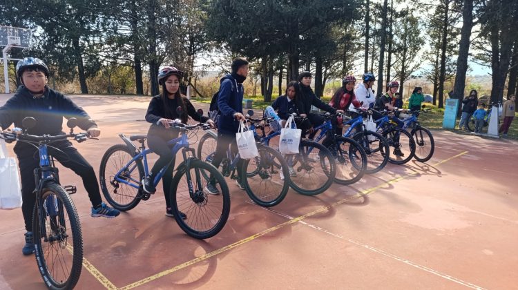 El transporte sustentable alcanzó a estudiantes de los parajes El Recuerdo y San Miguel 