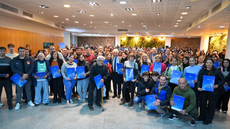 Los vecinos del barrio 80 Viviendas ya pueden tramitar las escrituras de sus casas