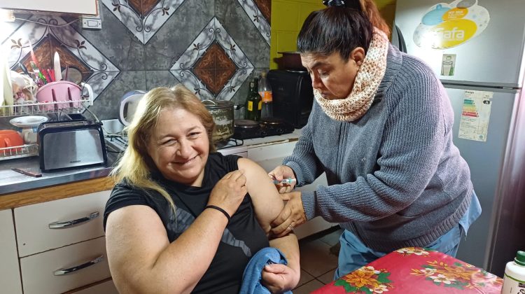 Realizaron un operativo de vacunación domiciliaria en barrios del sur de la Ciudad