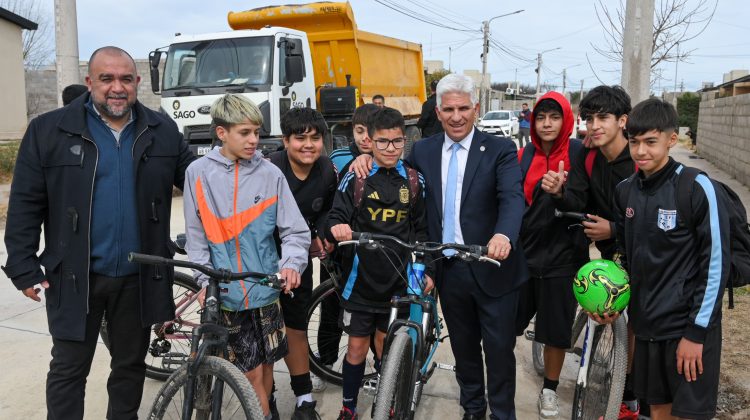 Poggi y Frontera supervisaron avances del plan de pavimentación en el barrio 365 Viviendas