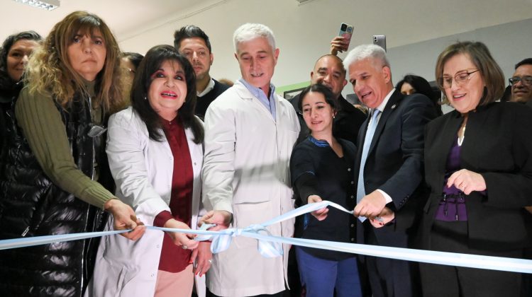 Poggi inauguró áreas refaccionadas en el Policlínico Regional y firmó un nuevo llamado a licitación