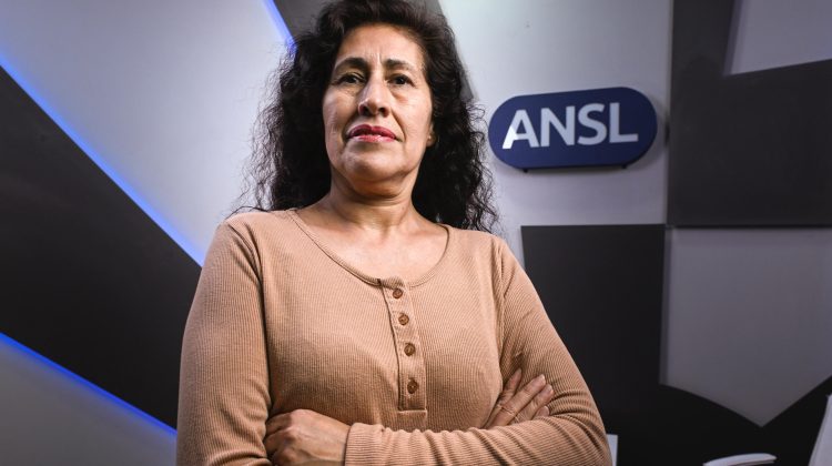 “Tengo el privilegio de que pongo YouTube y lo veo, escucho a mi padre cantar sus canciones”