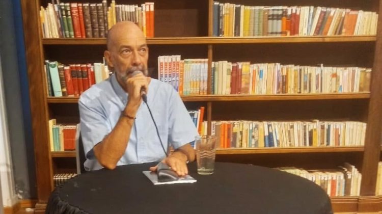 Este miércoles 27, el escritor Carlos Audisio presenta ‘Amores en fuga’