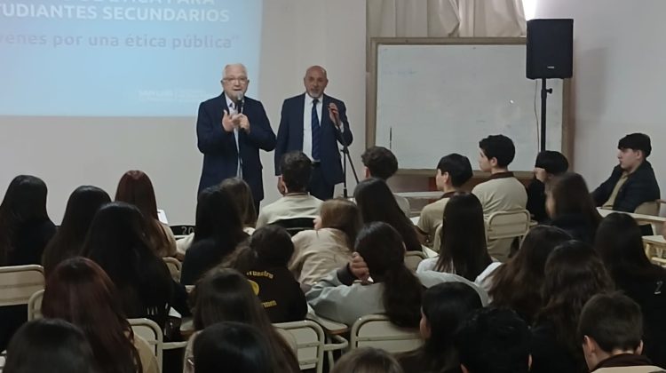 Las charlas motivacionales de Ética Pública han alcanzado a 1.400 estudiantes