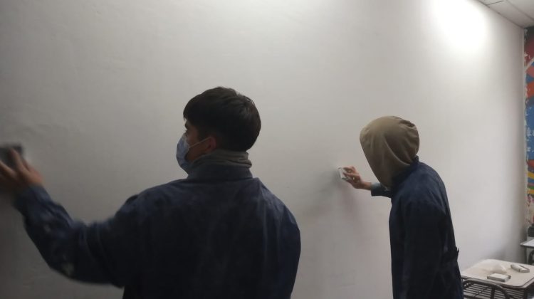 Estudiantes de Cortaderas aprenden la técnica de construir en seco