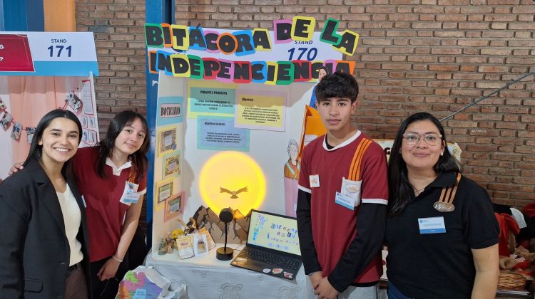 Alumnos de la Escuela Generativa ‘Wayra’ presentaron ‘Bitácora de la Independencia’