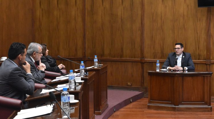El Senado aprobó la designación de Víctor Endeiza como ministro del Superior Tribunal de Justicia