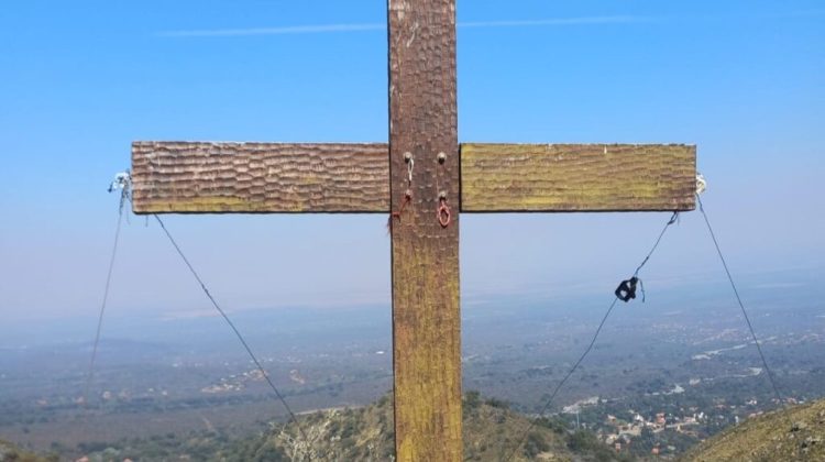 El sábado colocarán la cruz de madera en Mogote Bayo