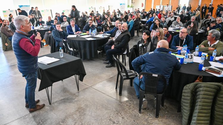 Poggi participó del foro del Plan Maestro de Energía con los referentes del sector