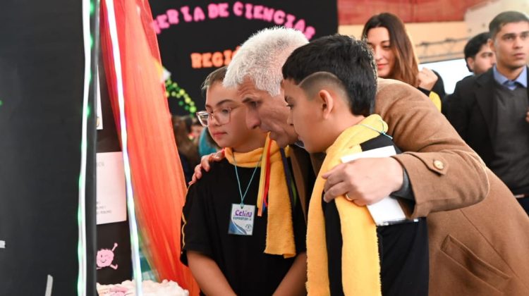 El gobernador Claudio Poggi visitó la Feria de Ciencias de la Región Educativa II