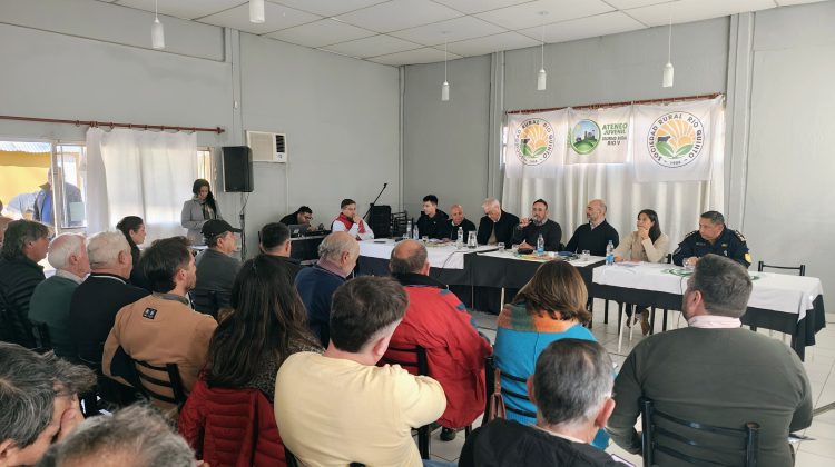 El Gobierno visitó a productores en la Sociedad Rural Río Quinto para planificar acciones conjuntas