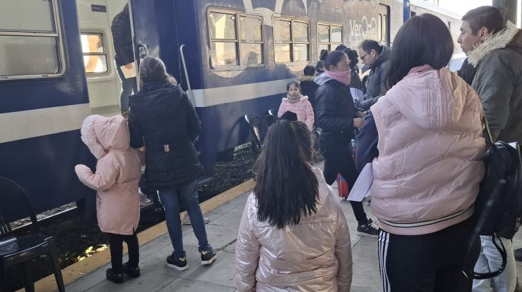 El tren de Capital Humano comenzó a brindar atención sanitaria y propuestas culturales 