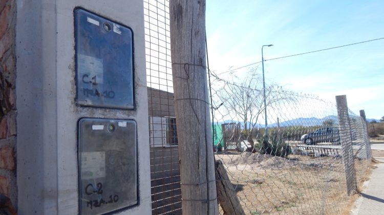 Avanza la instalación de acometidas eléctricas domiciliarias en el barrio República