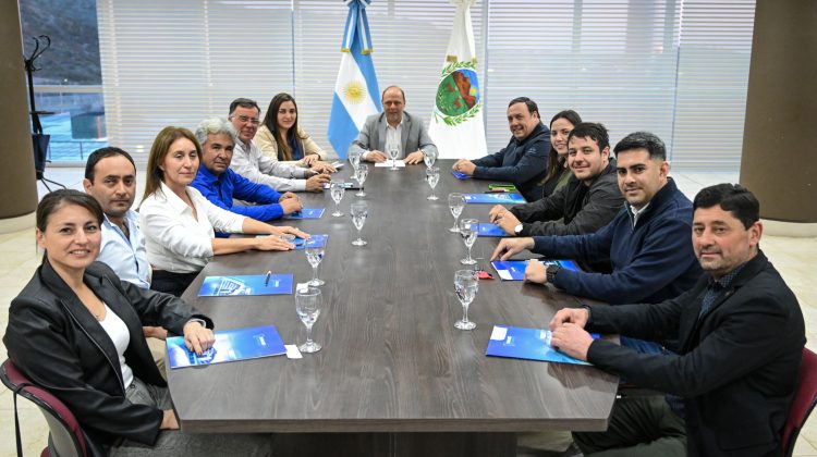 Diez municipios renovaron el convenio por una suma total de $968 millones para obras públicas