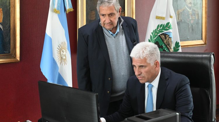 El Gobernador firmó el decreto de promulgación de la Ley de Emergencia Habitacional