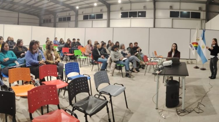 Docentes del departamento Dupuy se capacitan en cooperativismo escolar 