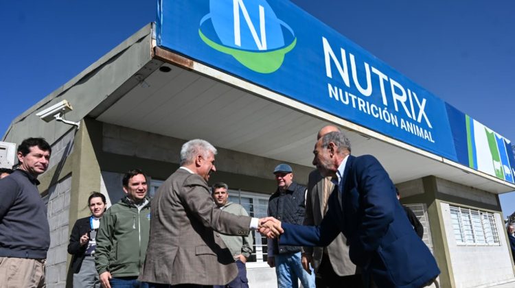 Poggi visitó la planta industrial Nutrix, que consolidó su ampliación