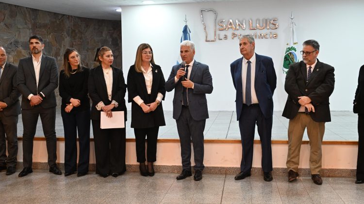 “Un funcionario tiene que tener vocación de servicio, ser idóneo y buena gente”