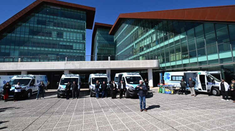 El Gobernador fortalece el sistema sanitario del interior con diez nuevas ambulancias
