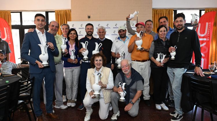 Poggi entregó los trofeos en el Torneo del Gobernador