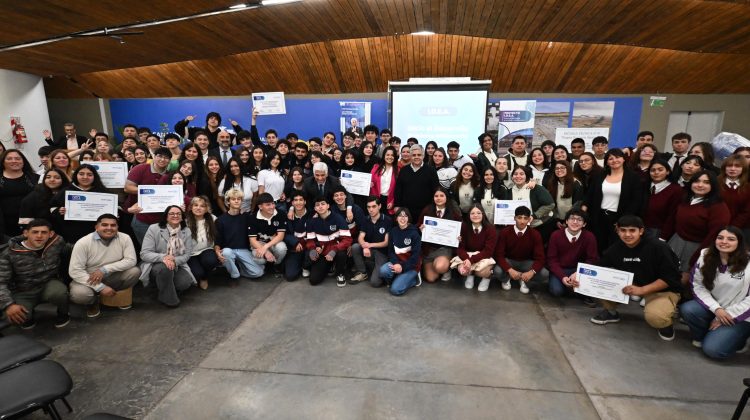 El Gobernador entregó los Premios I.D.E.A. 2024 y confirmó la segunda edición