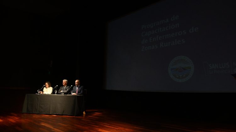 Poggi acompañó a 106 enfermeros rurales que comenzaron una capacitación
