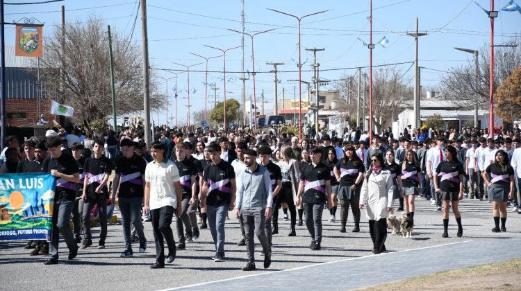 Naschel celebró el 431° aniversario de la fundación de San Luis con un desfile cívico militar