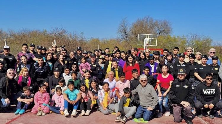 Entregaron muebles escolares hechos por internos penitenciarios en los festejos del Día del Niño 