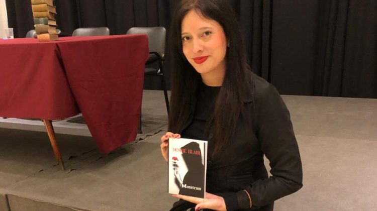 La escritora Desiré Blair presenta ‘Monstruos en el teatro’