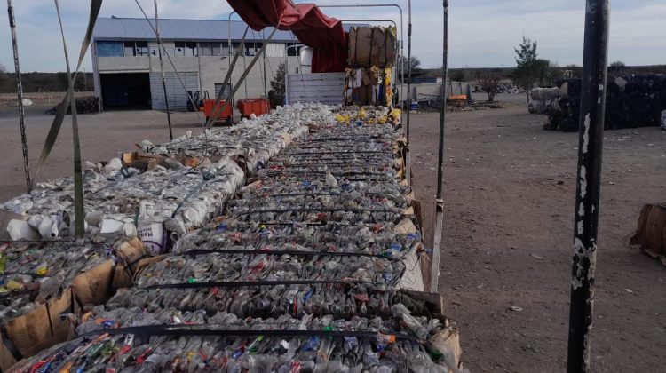 La Jarilla reinsertó 14 toneladas de material recuperado al circuito industrial
