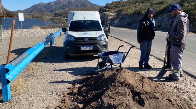 San Luis Agua realizó tareas de mantenimiento en el mirador del dique Cruz de Piedra