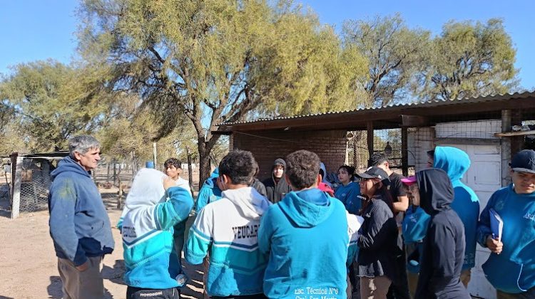 Estudiantes de la Escuela Técnica N°6 se forman en el sector agropecuario