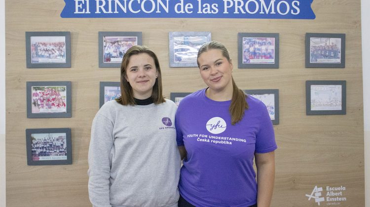 Una joven checa participa del intercambio cultural en la escuela ‘Albert Einstein’