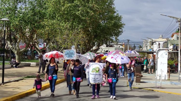 Llega una nueva edición de la caminata ‘Paraguas por la Paz’ en la Villa de Merlo