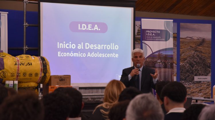 El programa ‘Inicio al Desarrollo Económico Adolescente 2025’ cuenta con 156 escuelas