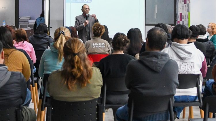 Capacitaron sobre conducción responsable en moto a los alumnos de la UPrO en Villa Mercedes