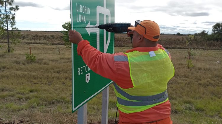 El Gobierno instaló más de 1.500 nuevas señales viales en rutas y autopistas de la provincia