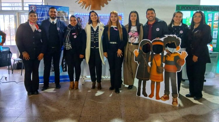 “Investigamos, creamos y soñamos en equipo”