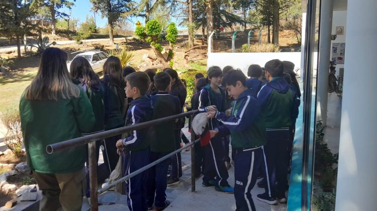 Estudiantes de Juana Koslay visitaron la Estación de Piscicultura
