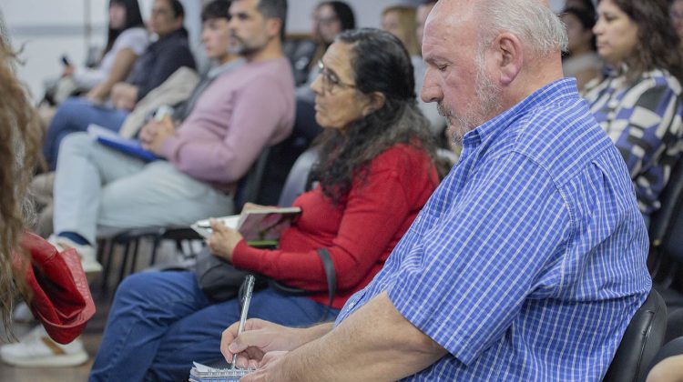 Con una gran convocatoria, inició el taller sobre economía emocional en la ULP