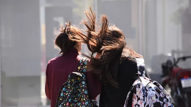 Pronosticaron un jueves con 28° y ráfagas que podrían superar los 70 km/h