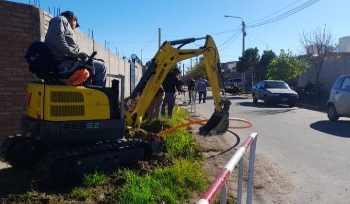 La obra de gas natural en el barrio Serranías Puntanas registra importantes progresos