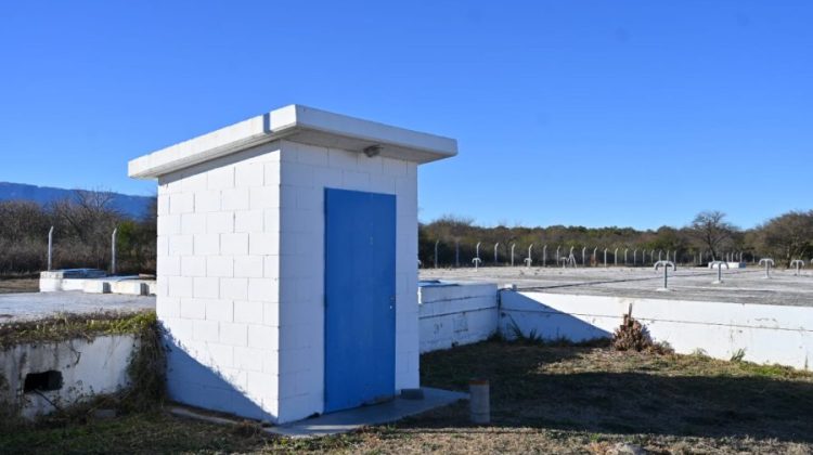 San Luis Agua trabaja en la reparación de una falla eléctrica en Merlo