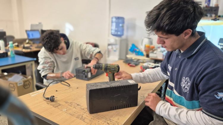 La Autopista de la Información recibe a 145 estudiantes de secundaria para sus prácticas educativas