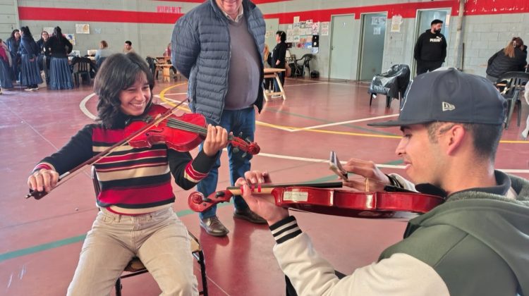 En el barrio Eva Perón, unos 30 chicos dan forma a una futura banda infanto juvenil
